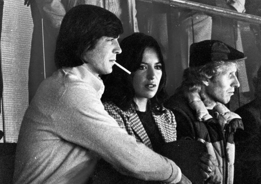 In tribuna “si concede” una sigaretta in compagnia della moglie Rosaria Luconi e Gerulaitis 